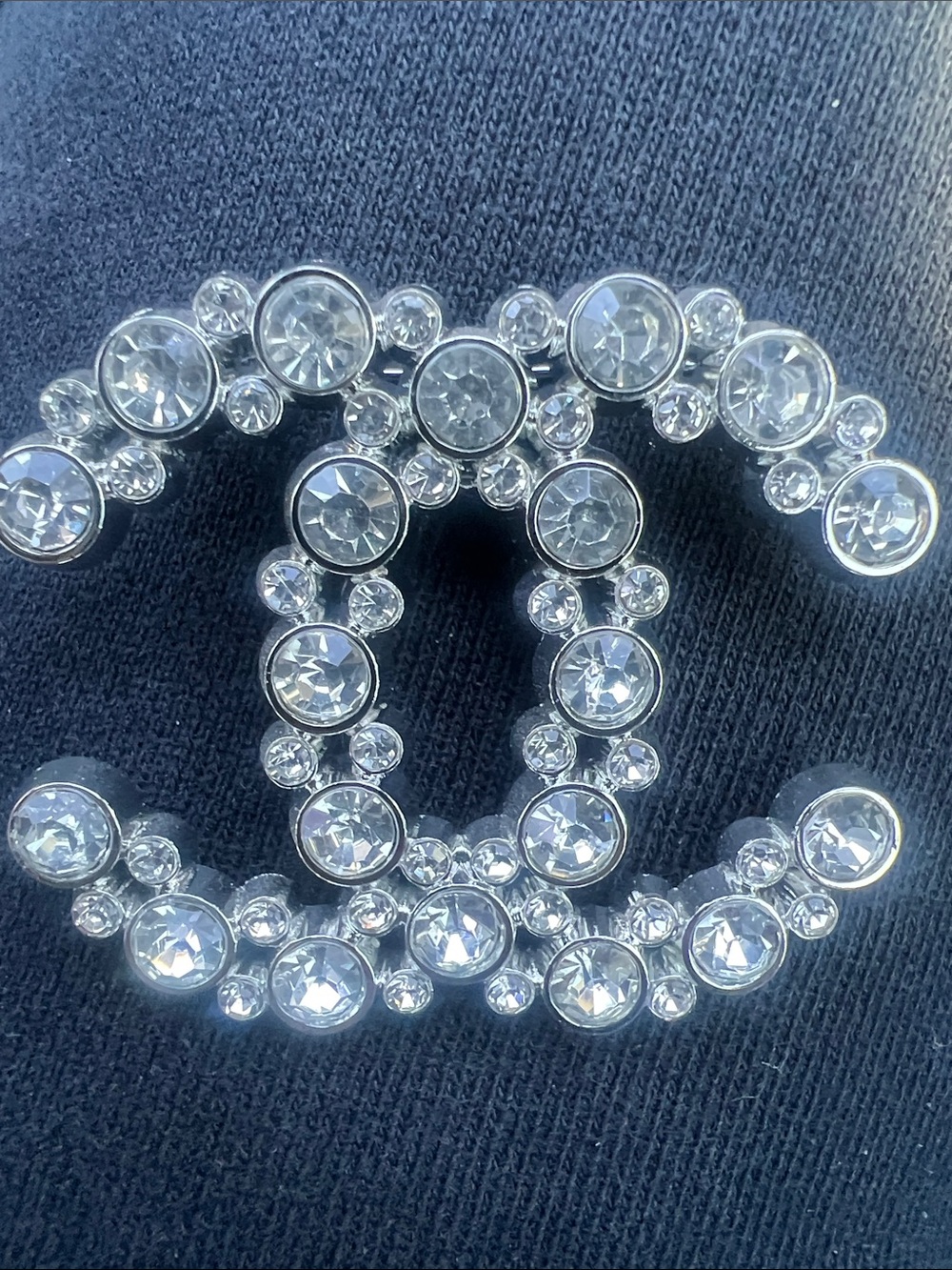 CHANEL Crystal CC Brooch in Clear and Silver - Picture 2 of 9